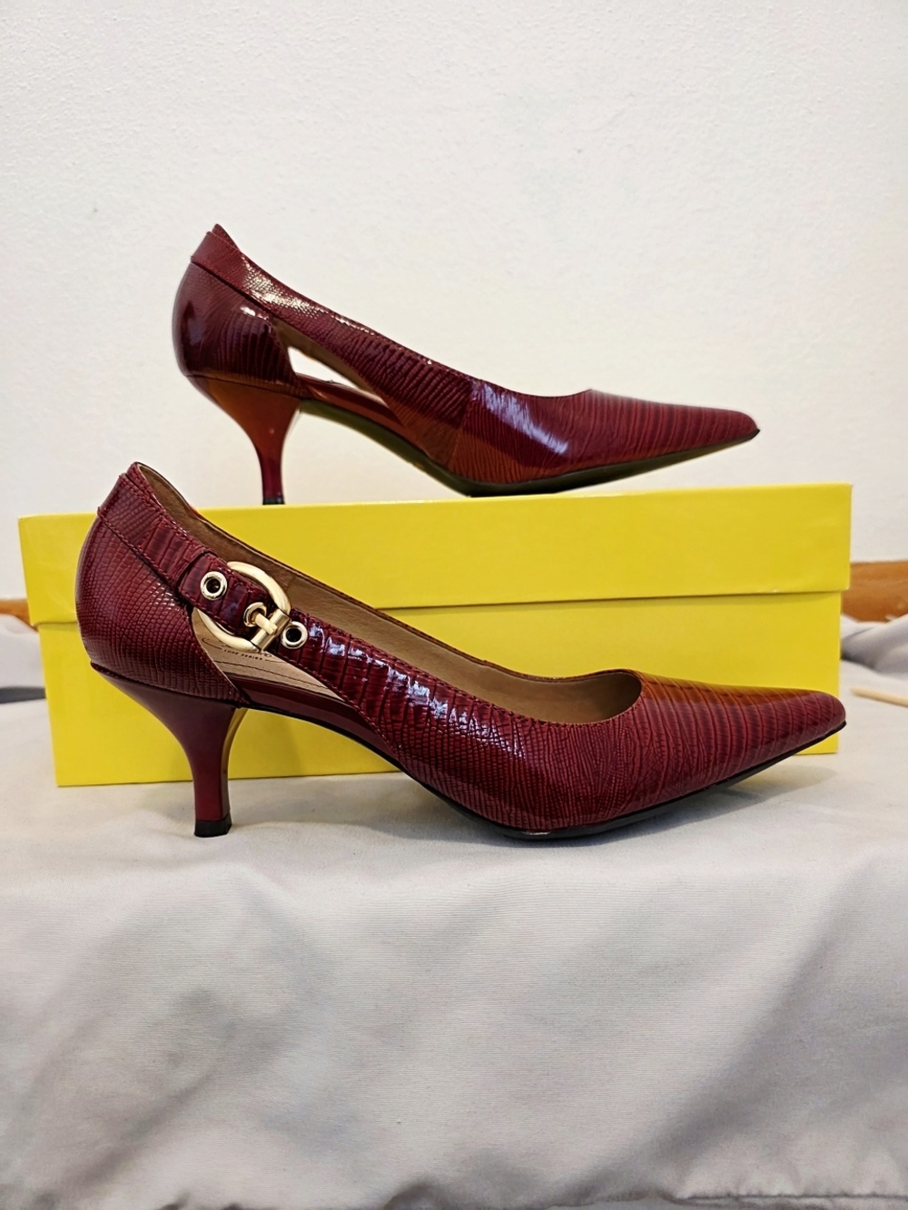 Circa Joan & David Callalily In Dark Red Leather Size 6.5 M